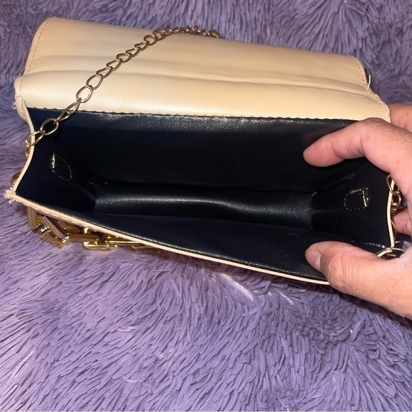 Mini Quilted Chain Flap Square Hobo Bag 5️⃣✖️3️⃣0️⃣ - Picture 3 of 5